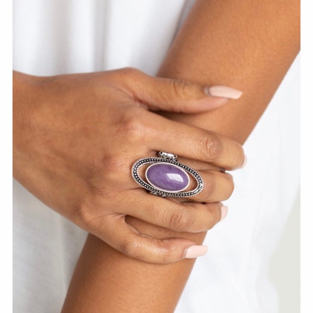 Ladies purple and silver 6-12 one size ring.